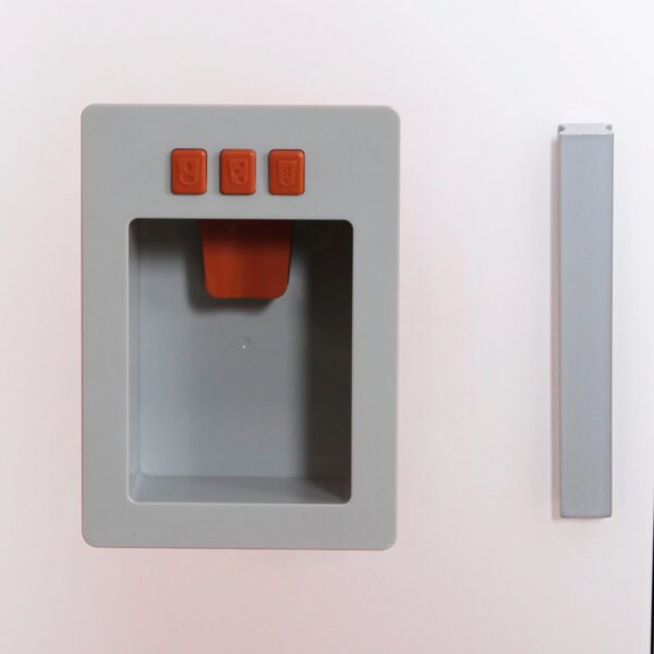 Kvaliteetne,suur 93x96x30cm.ja täisvarustuses  puidust laste mänguköök  lisadega.Tasuta kulleriga koju!