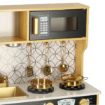 Puidust/MDF laste mänguköök külmiku,tahvi  ja kuldsete tarvikutega.Tasuta kulleriga koju