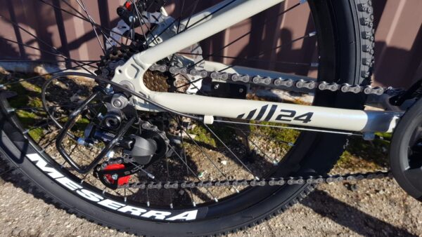 Jalgratas "Meserra"24" Alum.raam,Kameeleon värv!!130-150cm.Hall