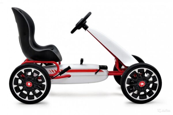 kart 2 Suur gokart kuni 30 kg pedaalide, täisrattad ja käsipiduriga.Must ja valge.Tasuta kulleriga koju!